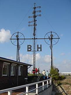 http://upload.wikimedia.org/wikipedia/commons/thumb/2/20/Cuxhaven_Semaphor.jpg/170px-Cuxhaven_Semaphor.jpg